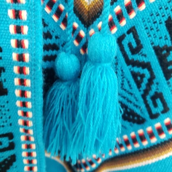 Artesanias Inca 100% Wool Fringed Cape Attached Scarf Hand Made in Ecuador - Picture 5 of 10